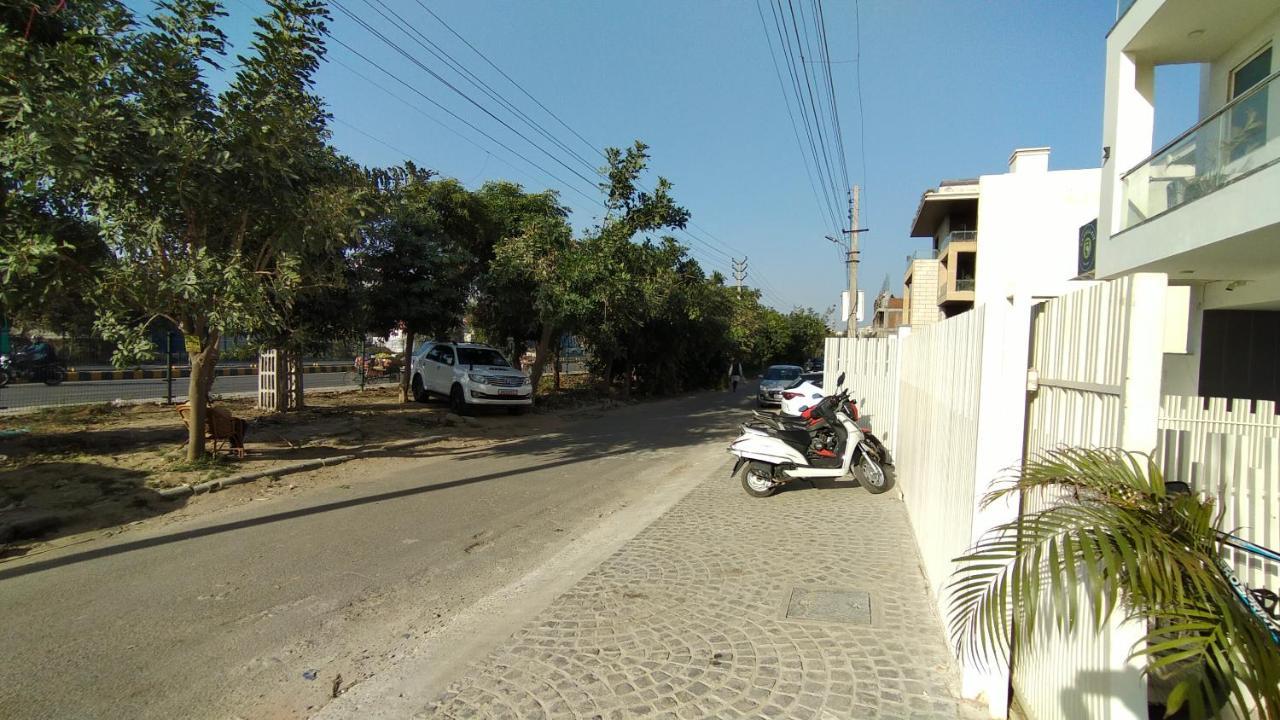 Saltstayz Sector 52 - Ardee City Mall Gurgaon Eksteriør billede