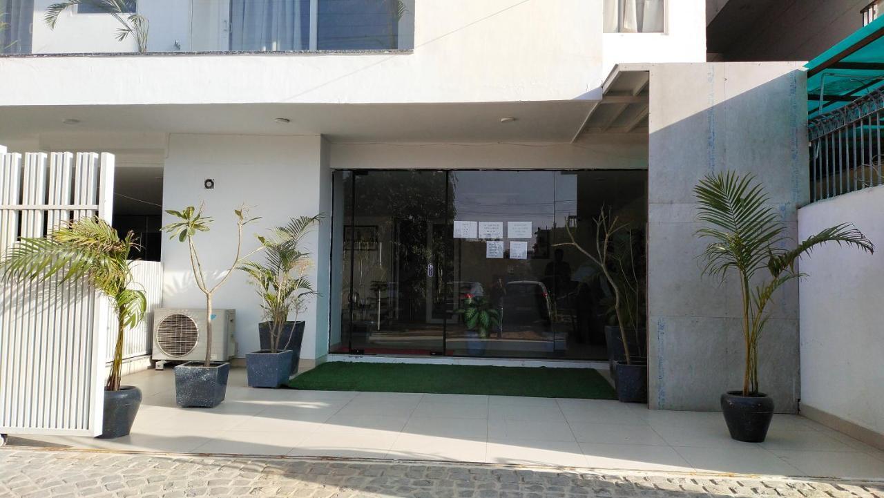 Saltstayz Sector 52 - Ardee City Mall Gurgaon Eksteriør billede