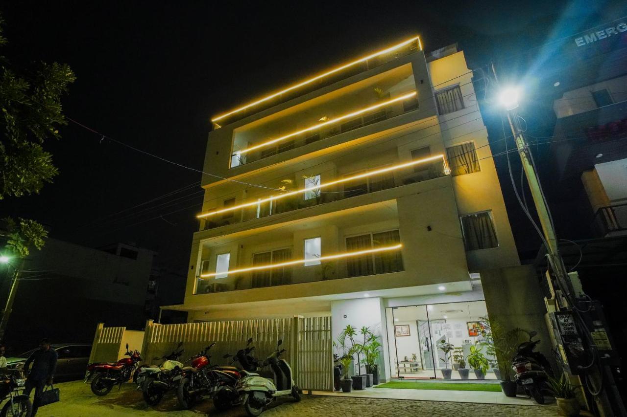 Saltstayz Sector 52 - Ardee City Mall Gurgaon Eksteriør billede